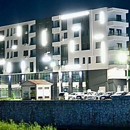 Riverside Nis Bagian luar foto