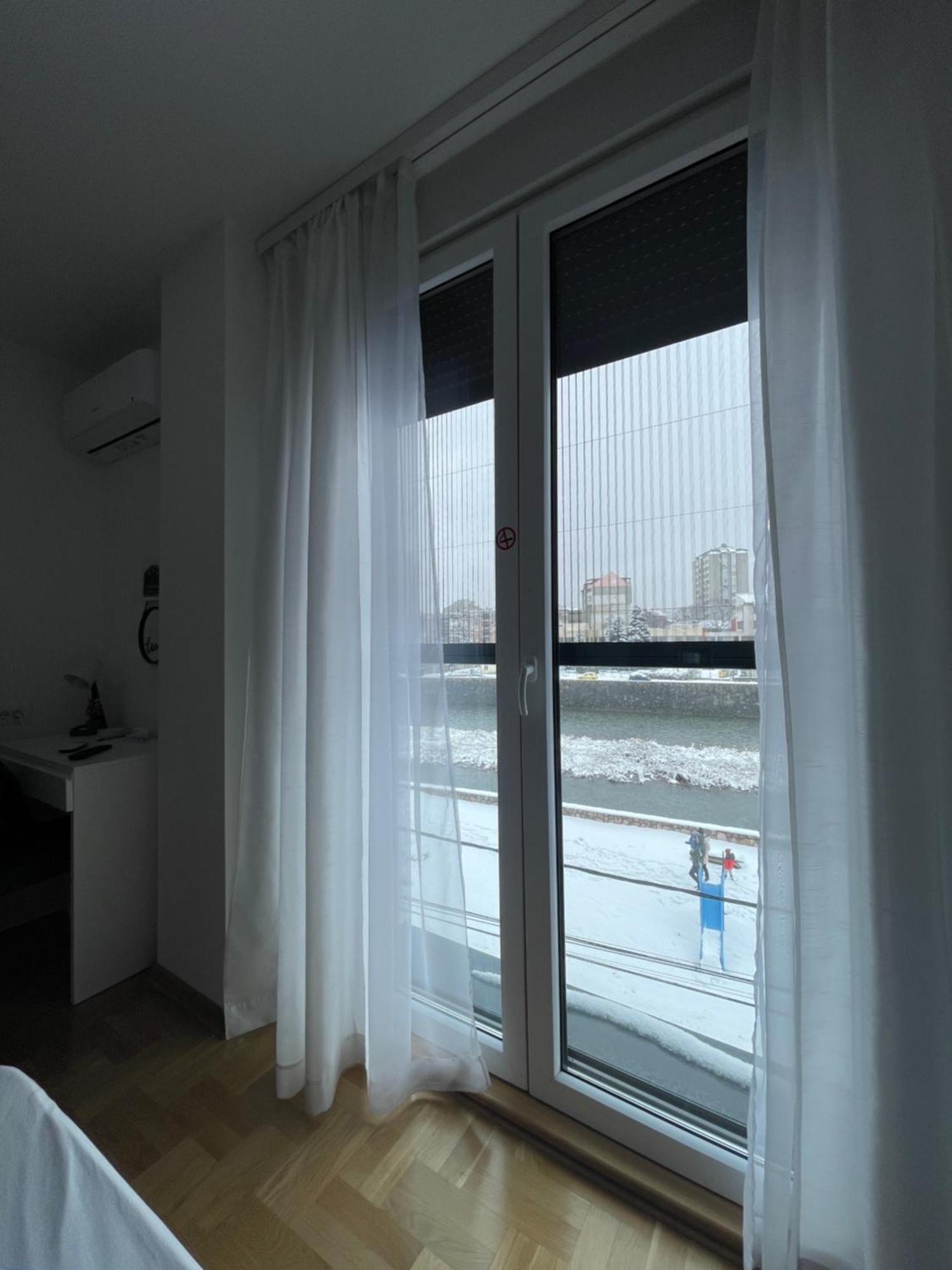 Riverside Nis Bagian luar foto
